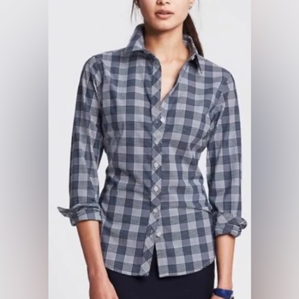 Banana Republic Women’s Soft Wash Button Down Shirt